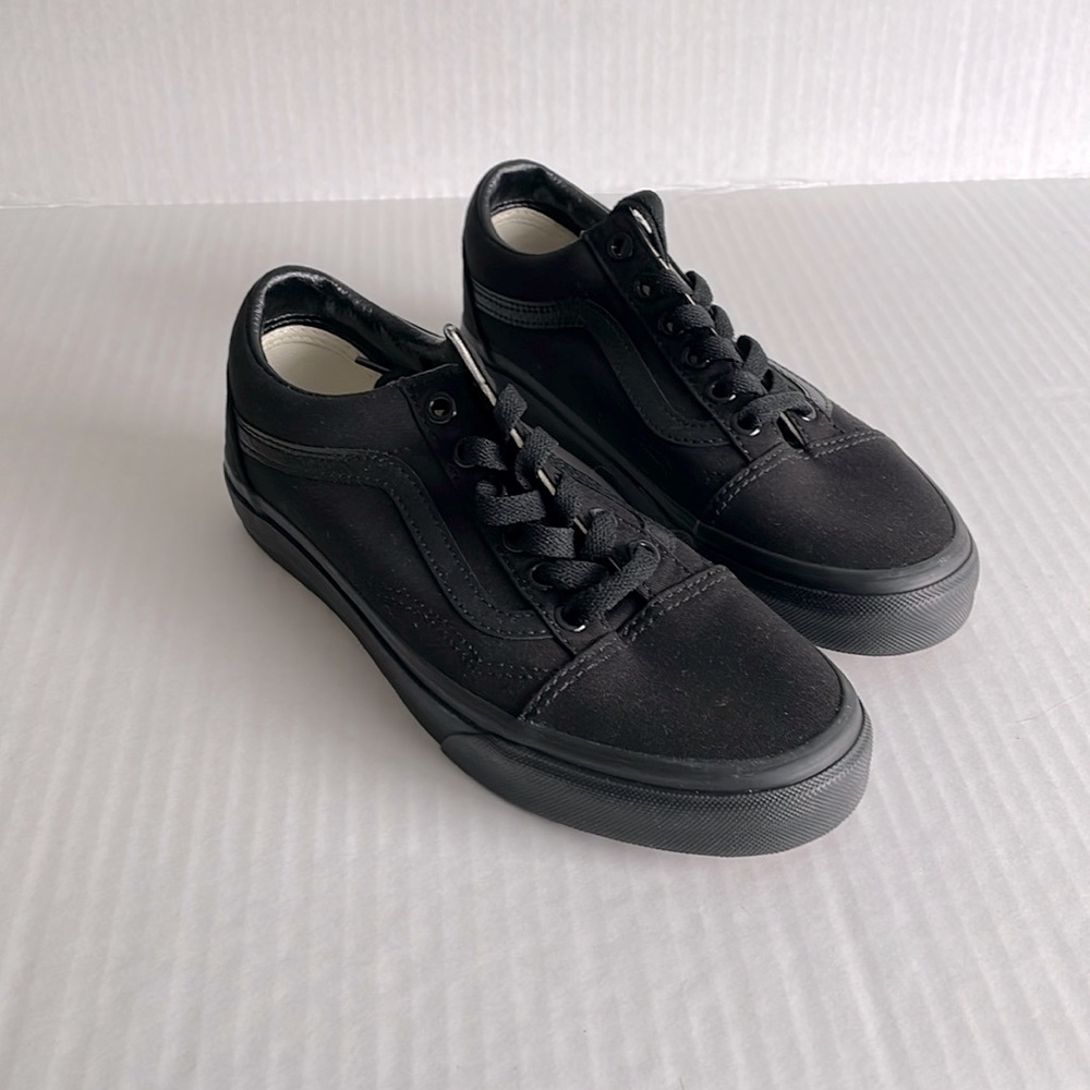 NWOT Vans Old Skool all black size 6 size 4.5
